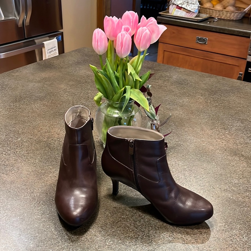 Rockport booties size 8